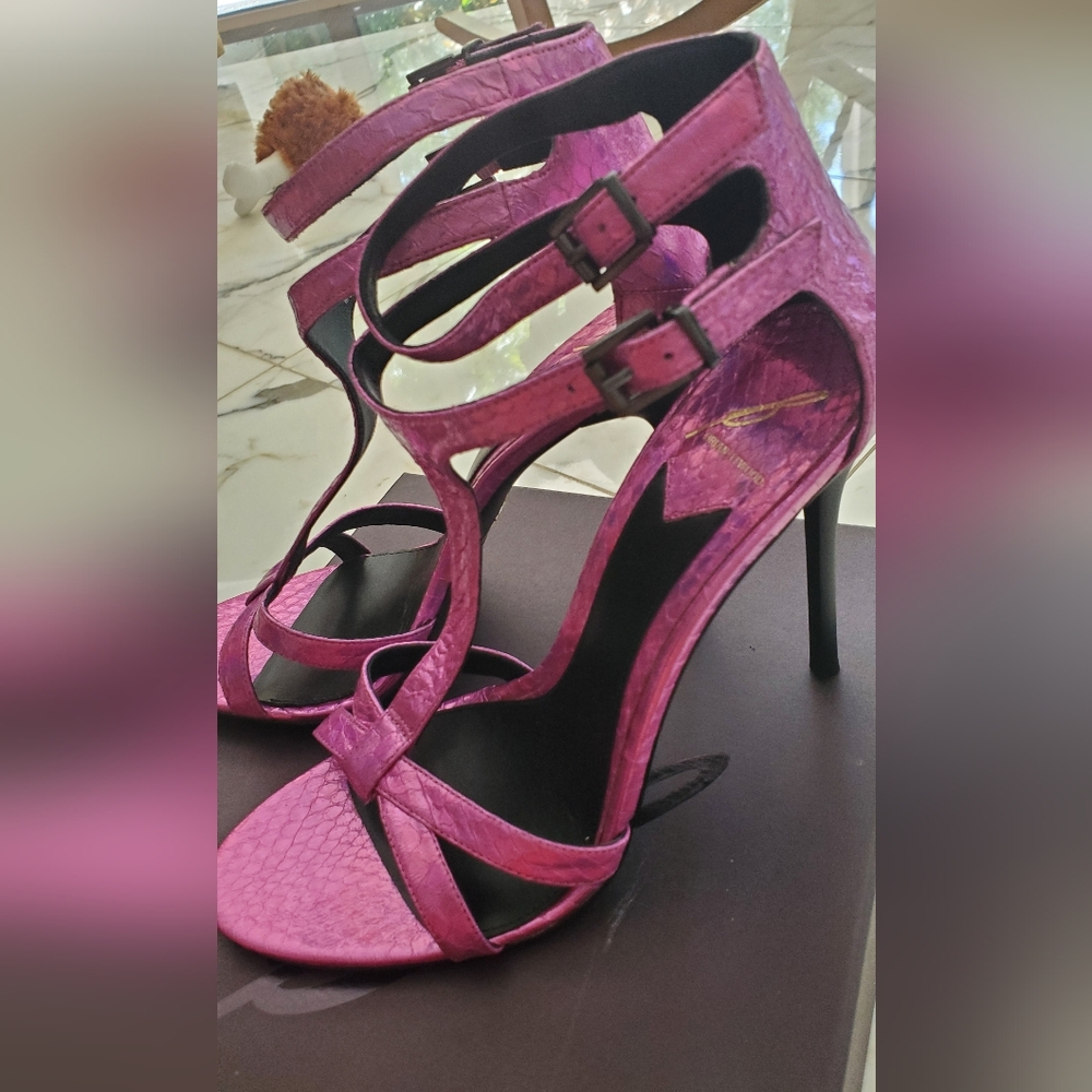 NWT BRIAN ATWOOD Size 10 High Heels In Leather Metalic Pink Shoes Strap Ankle